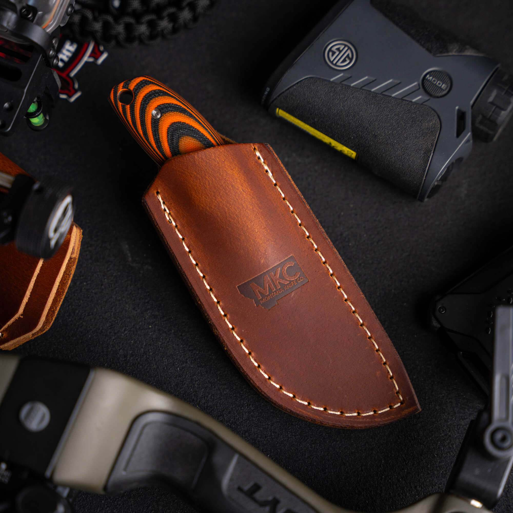 PACKOUT LEATHER SHEATH - VERTICAL BELT CARRY