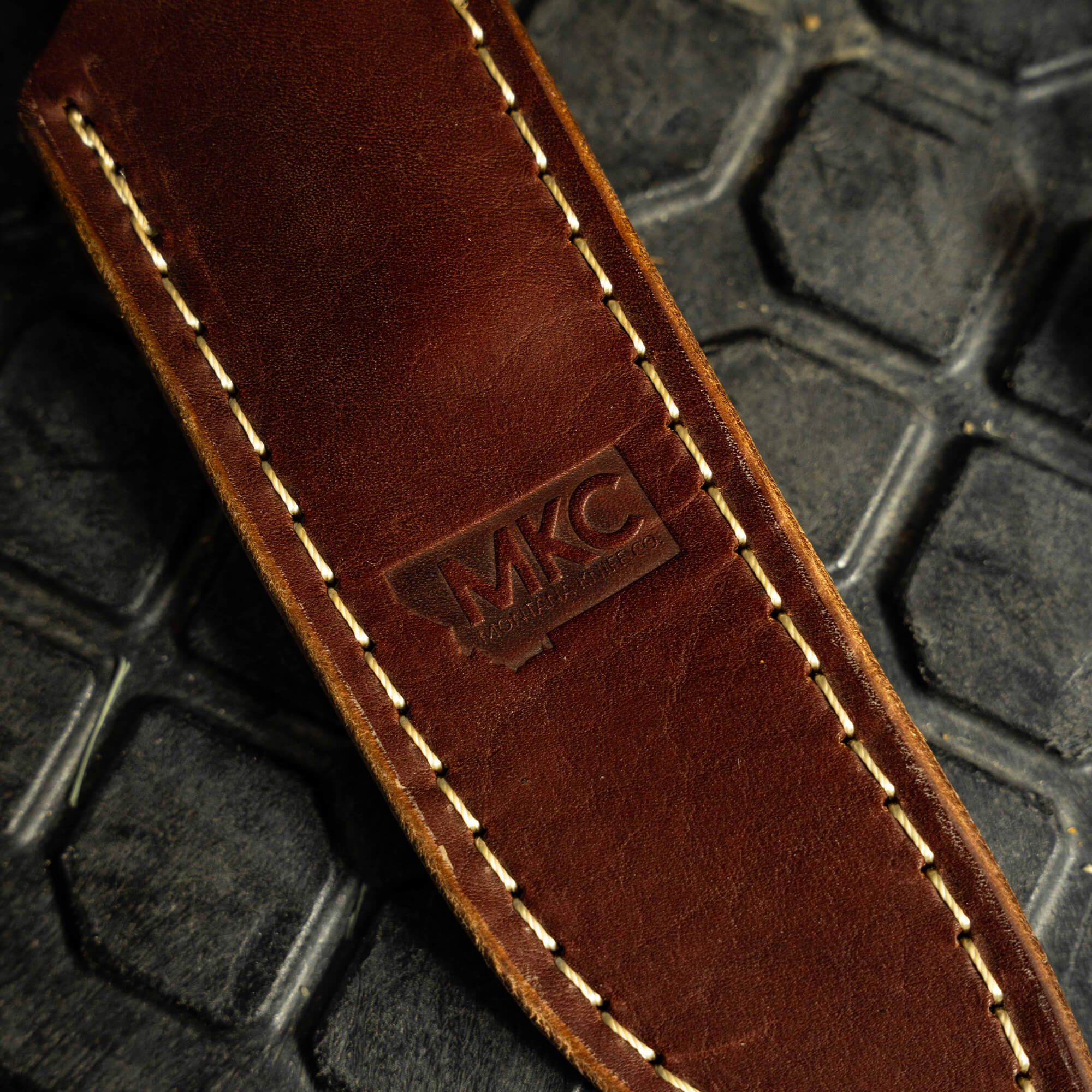 STONED GOAT 2.0 LEATHER SHEATH - VERTICAL BELT CARRY