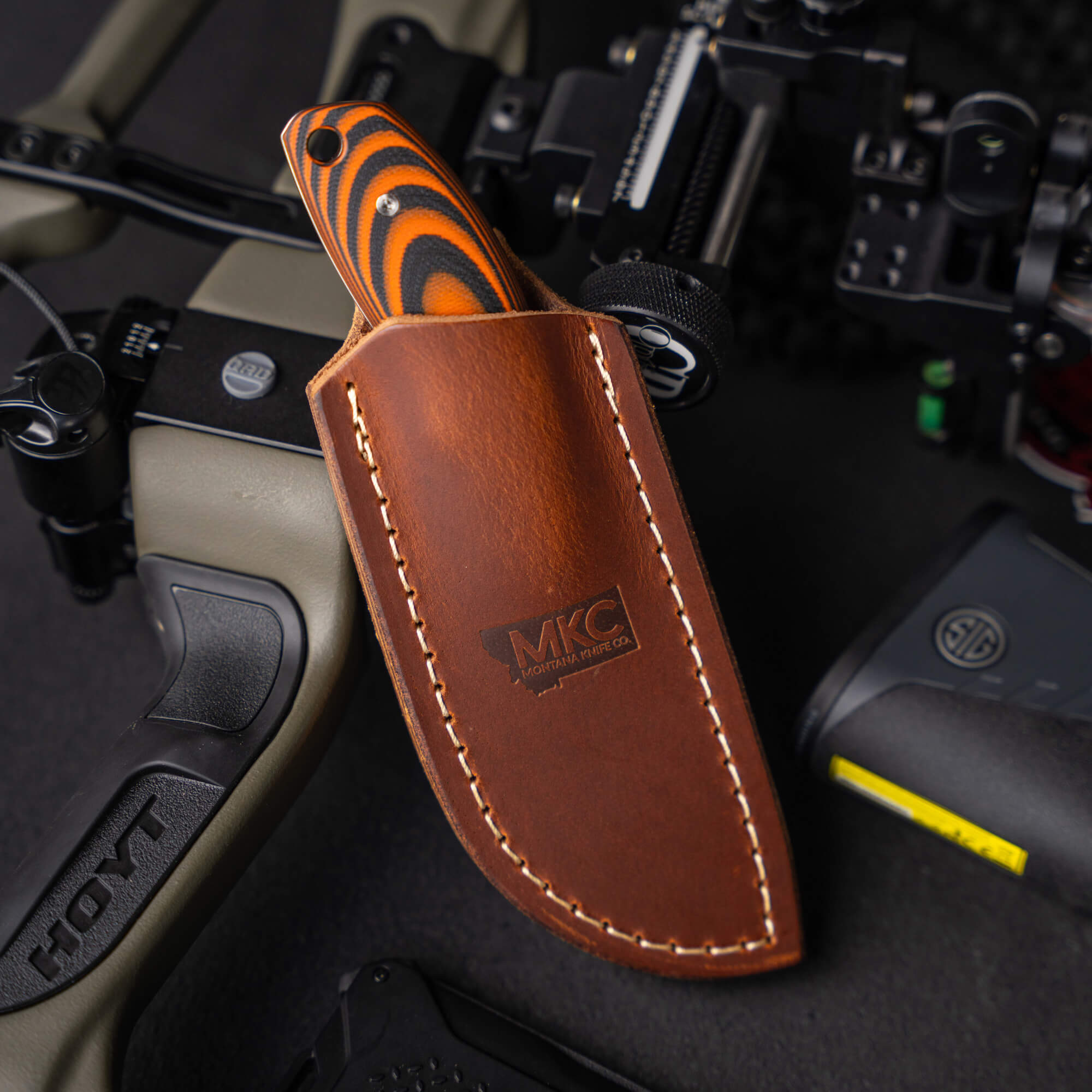 PACKOUT LEATHER SHEATH - VERTICAL BELT CARRY