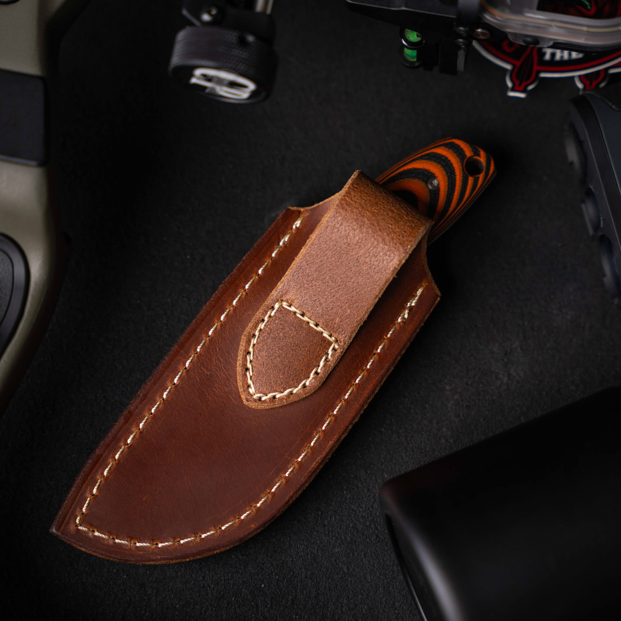 PACKOUT LEATHER SHEATH - VERTICAL BELT CARRY