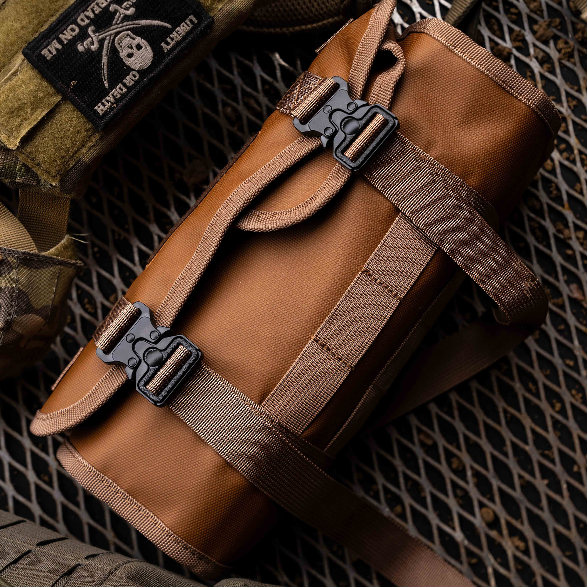 TACTICAL KNIFE ROLL - COYOTE