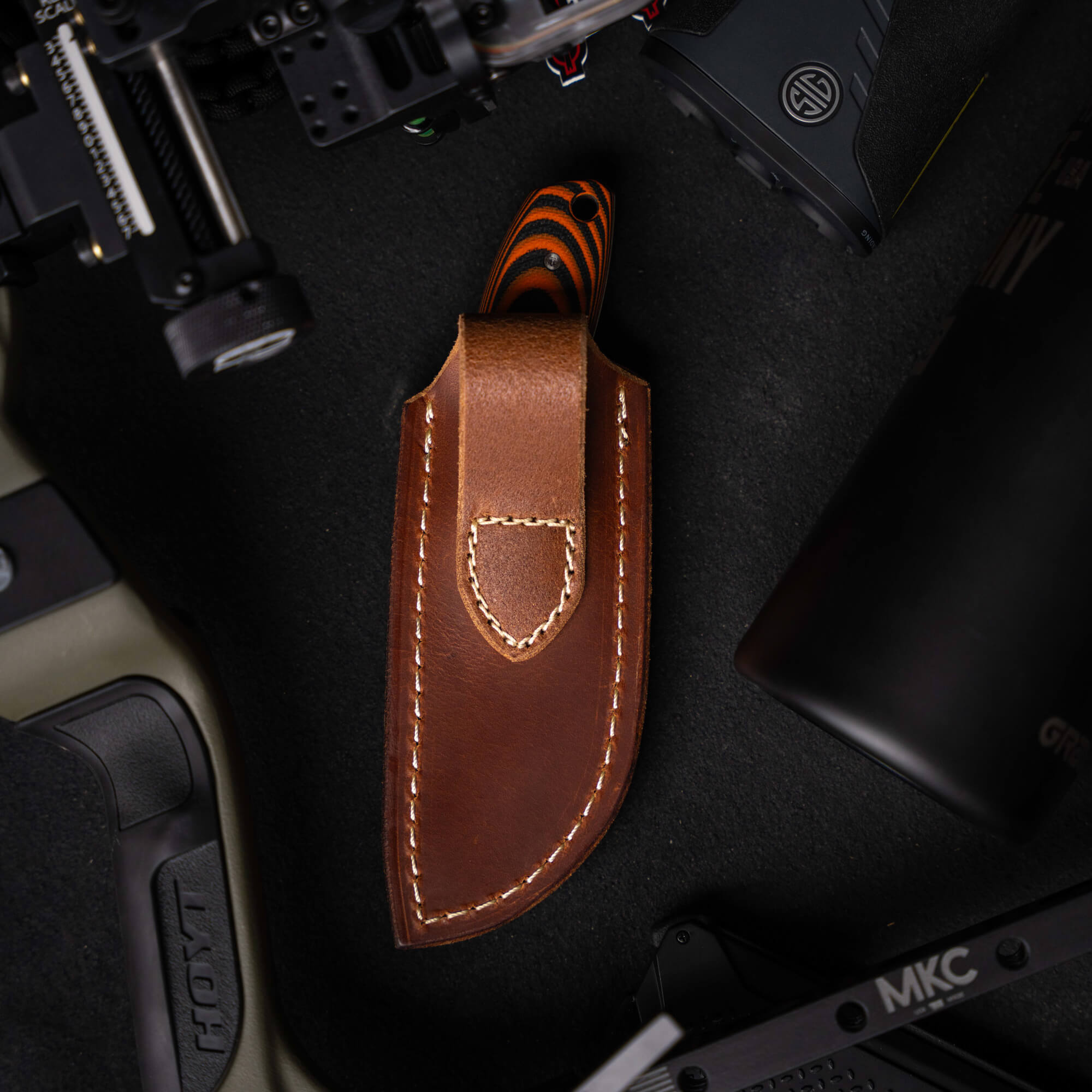 PACKOUT LEATHER SHEATH - VERTICAL BELT CARRY