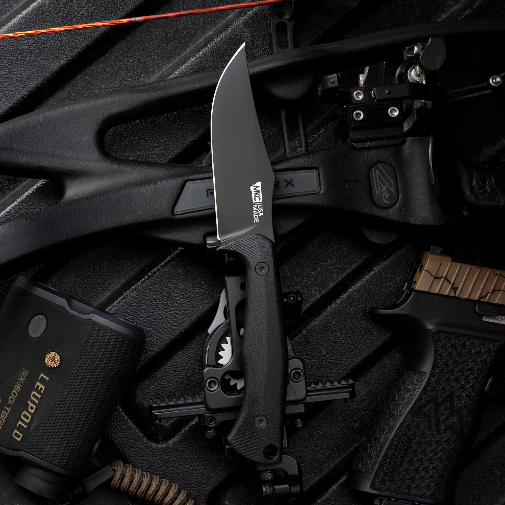 TRIUMPH PRO - BLACK