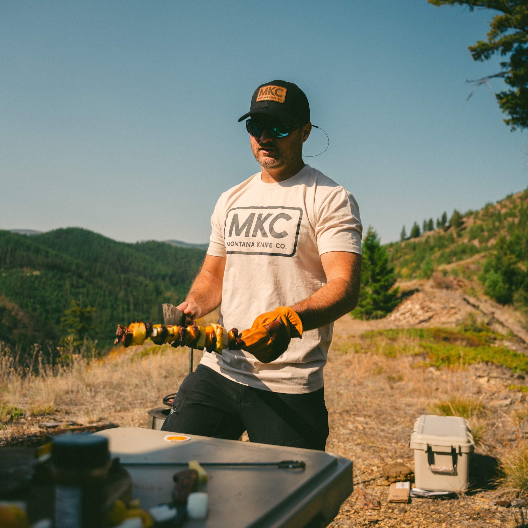 MKC LOGO TEE - BONE