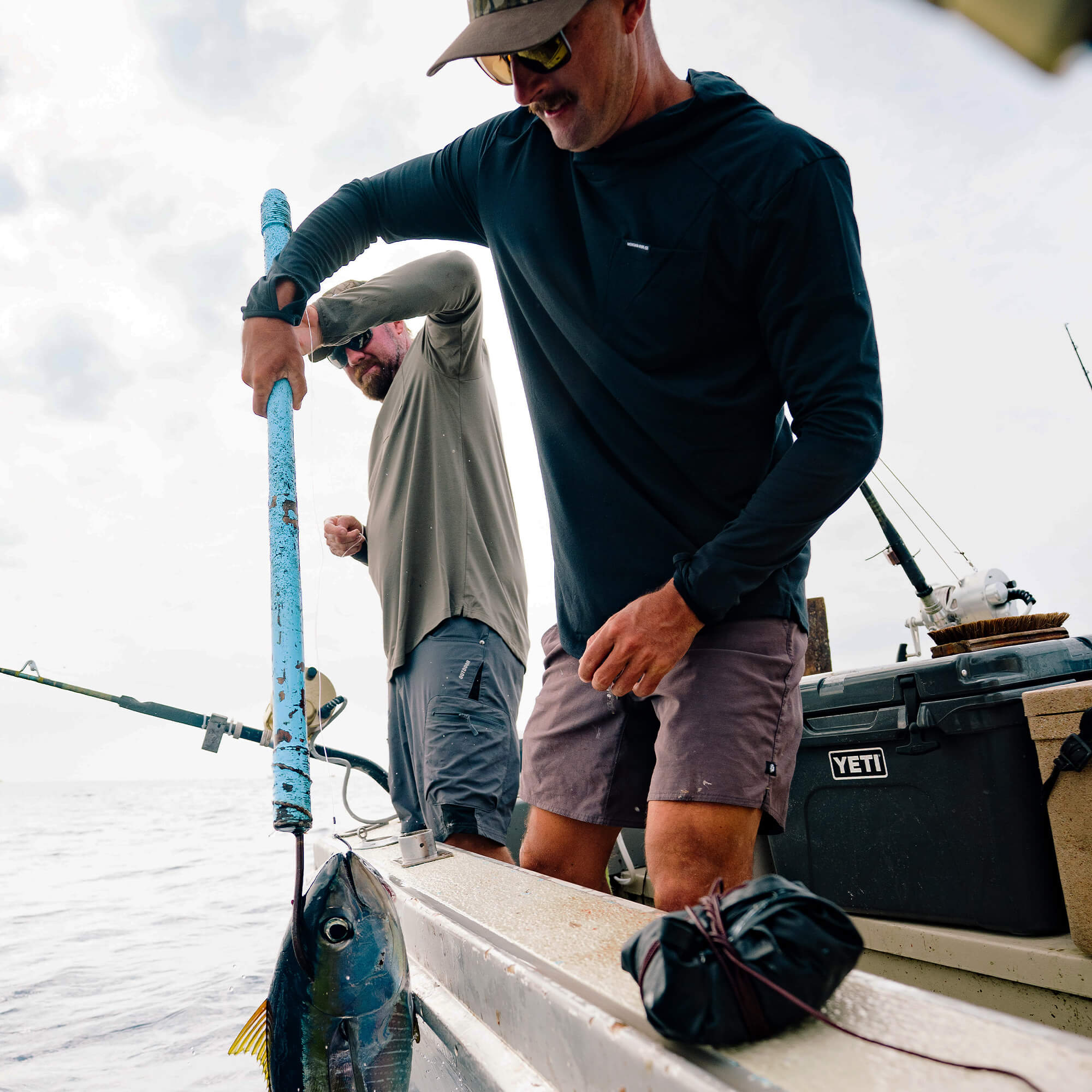 RIMROCK LIGHTWEIGHT HOODIE - BLACK