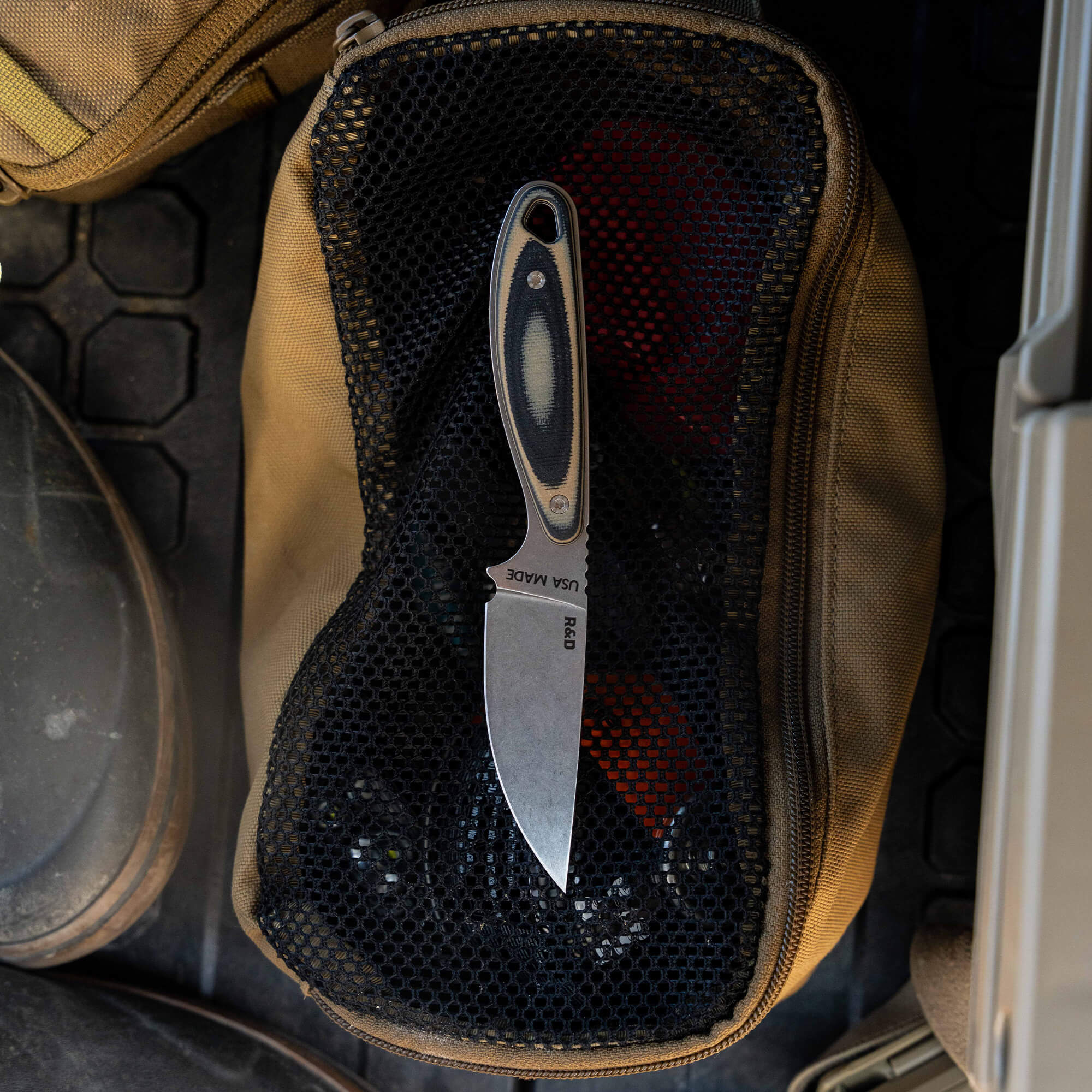 CASTLE ROCK - TAN & BLACK