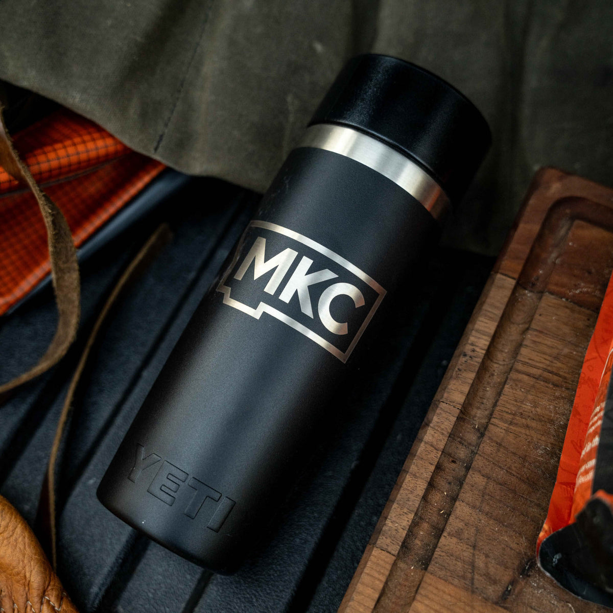 MKC x YETI RAMBLER 16 OZ HOTSHOT