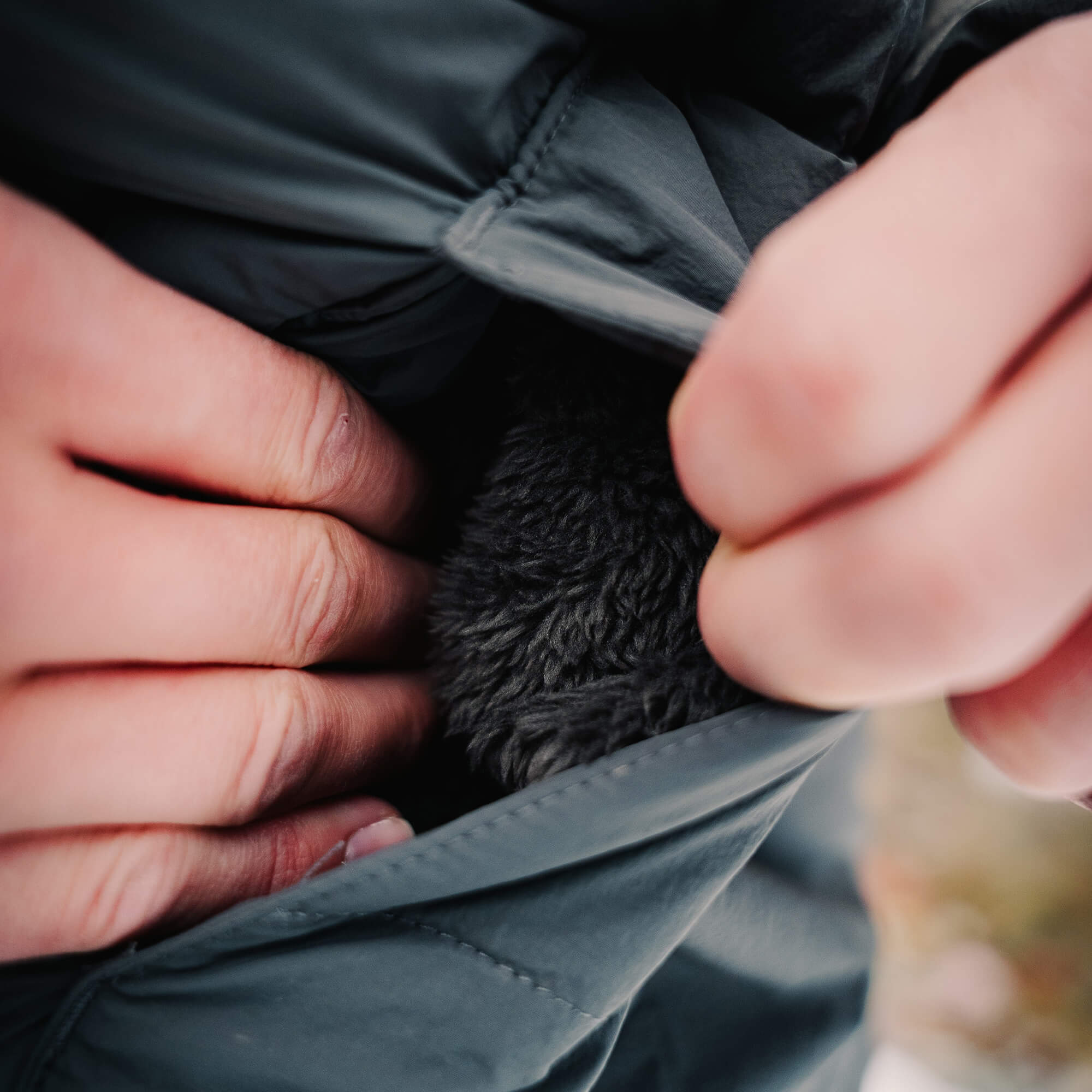OBERLIN PULLOVER PUFFY JACKET - CHARCOAL