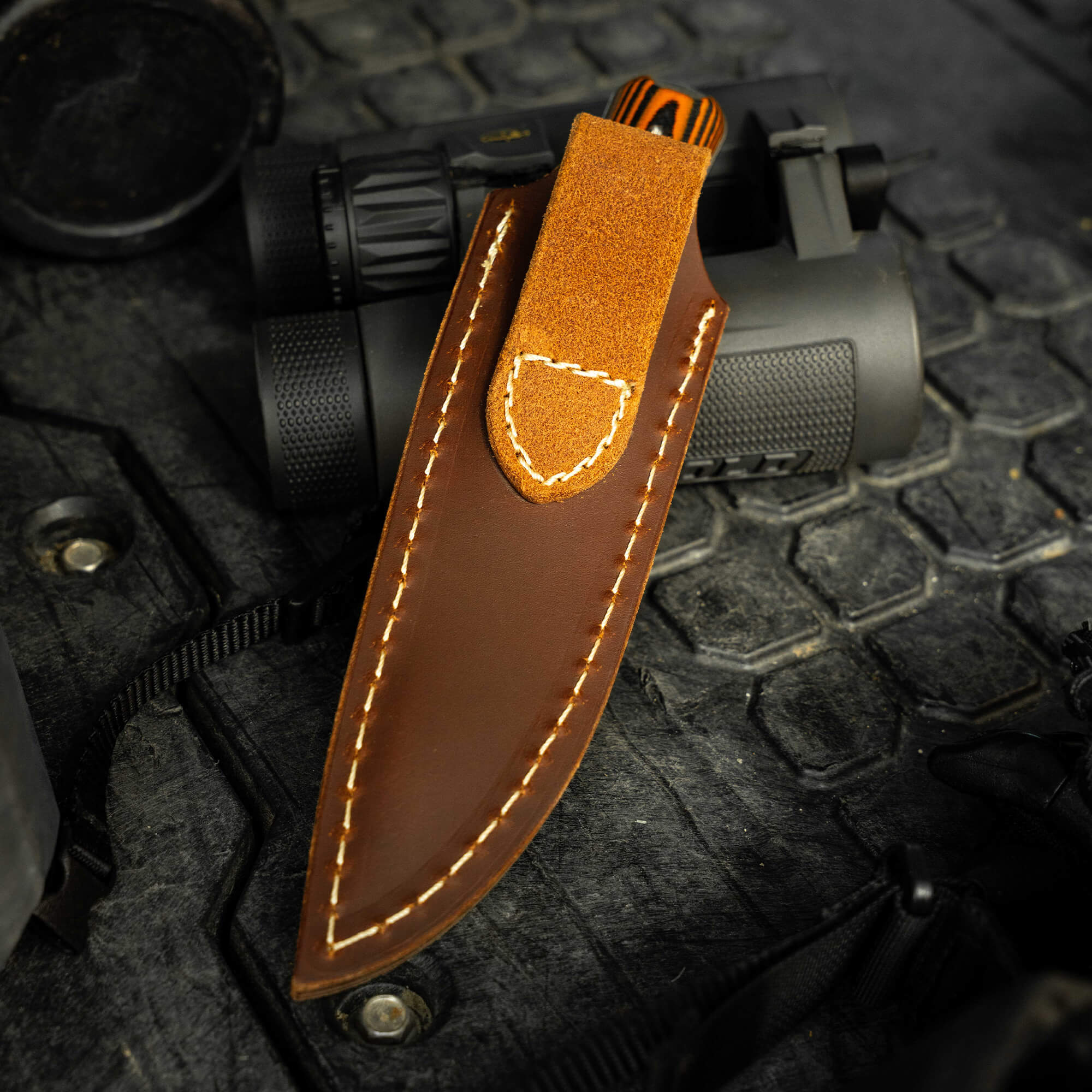 FLATTAIL LEATHER SHEATH - VERTICAL CARRY