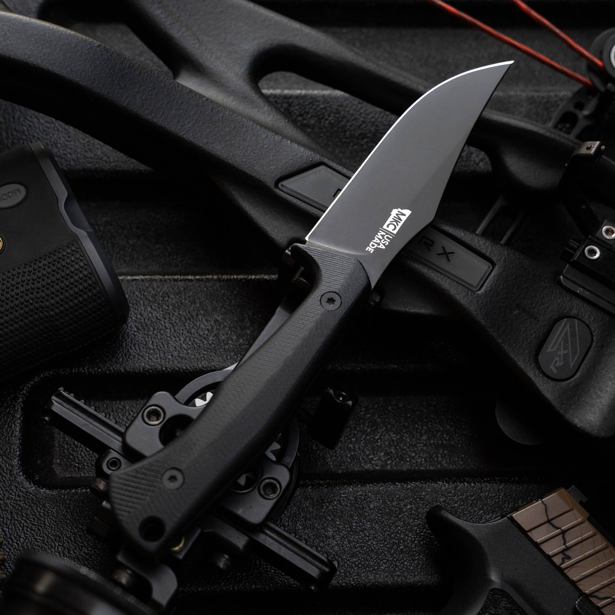TRIUMPH PRO - BLACK