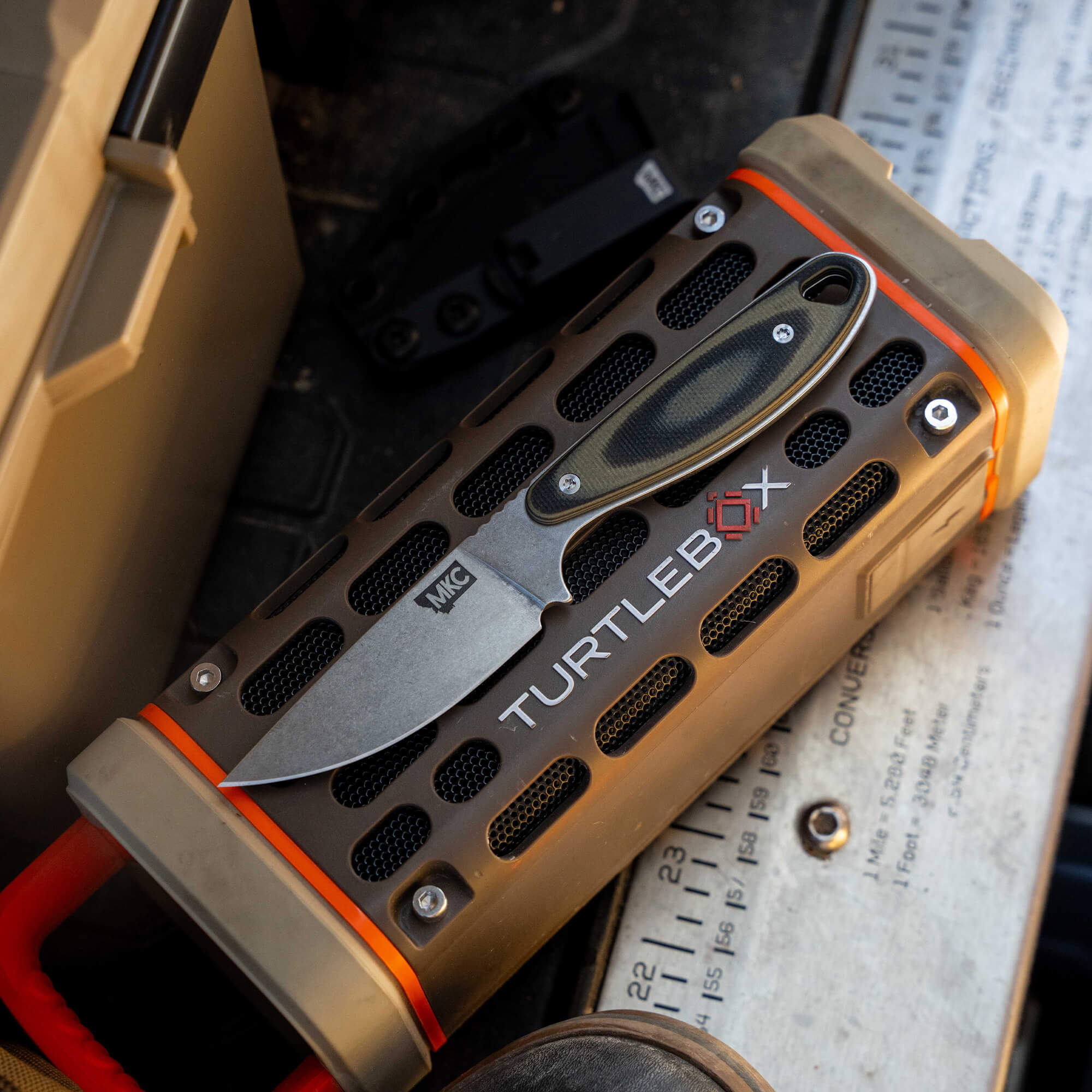 CASTLE ROCK - GREEN & BLACK