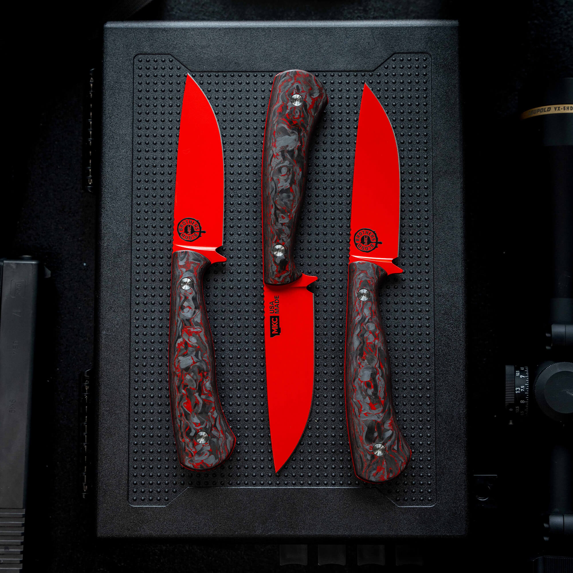 BLOOD BROTHERS WHITETAIL - BLACK/RED