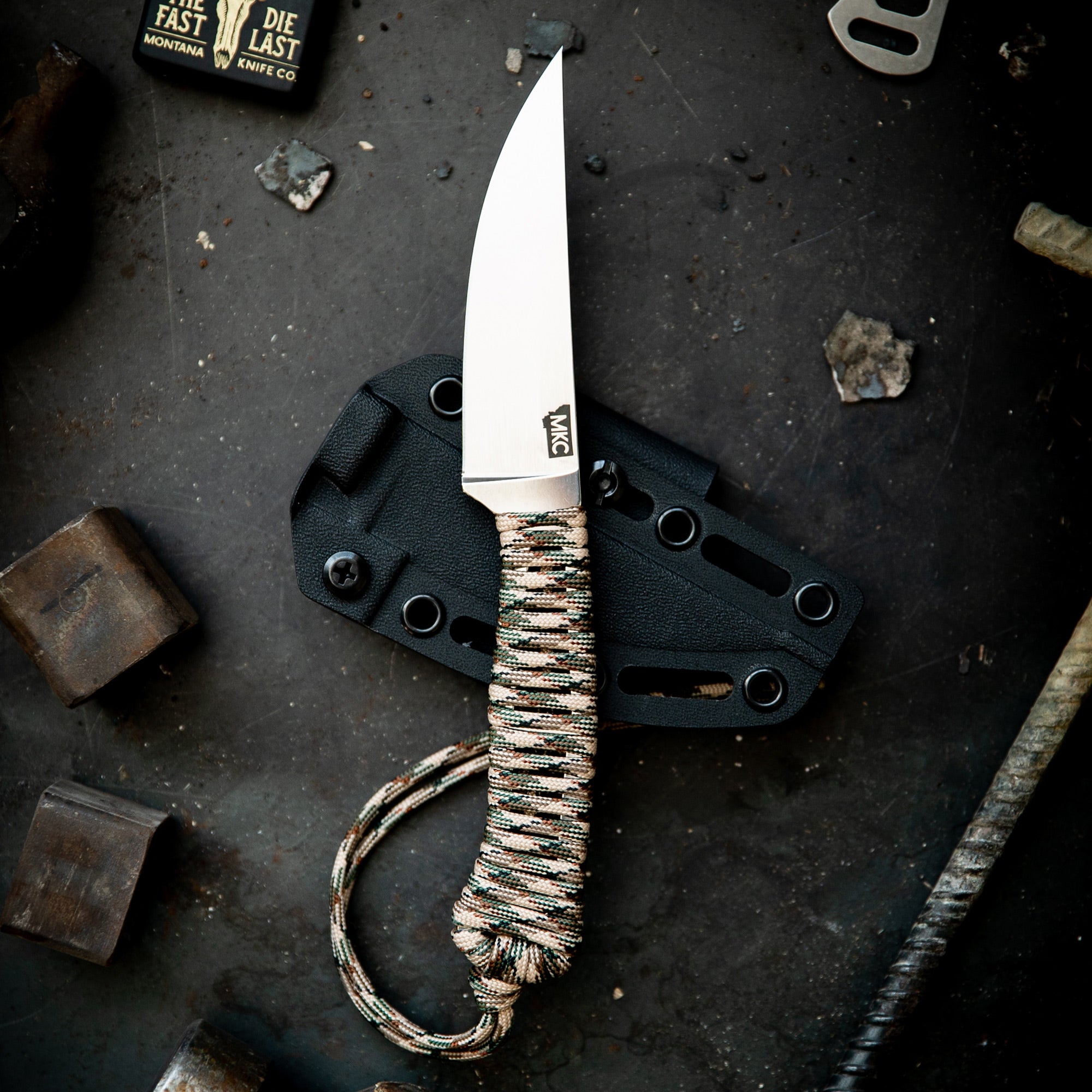 THE MAGNACUT SPEEDGOAT FIXED BLADE - DESERT CAMO
