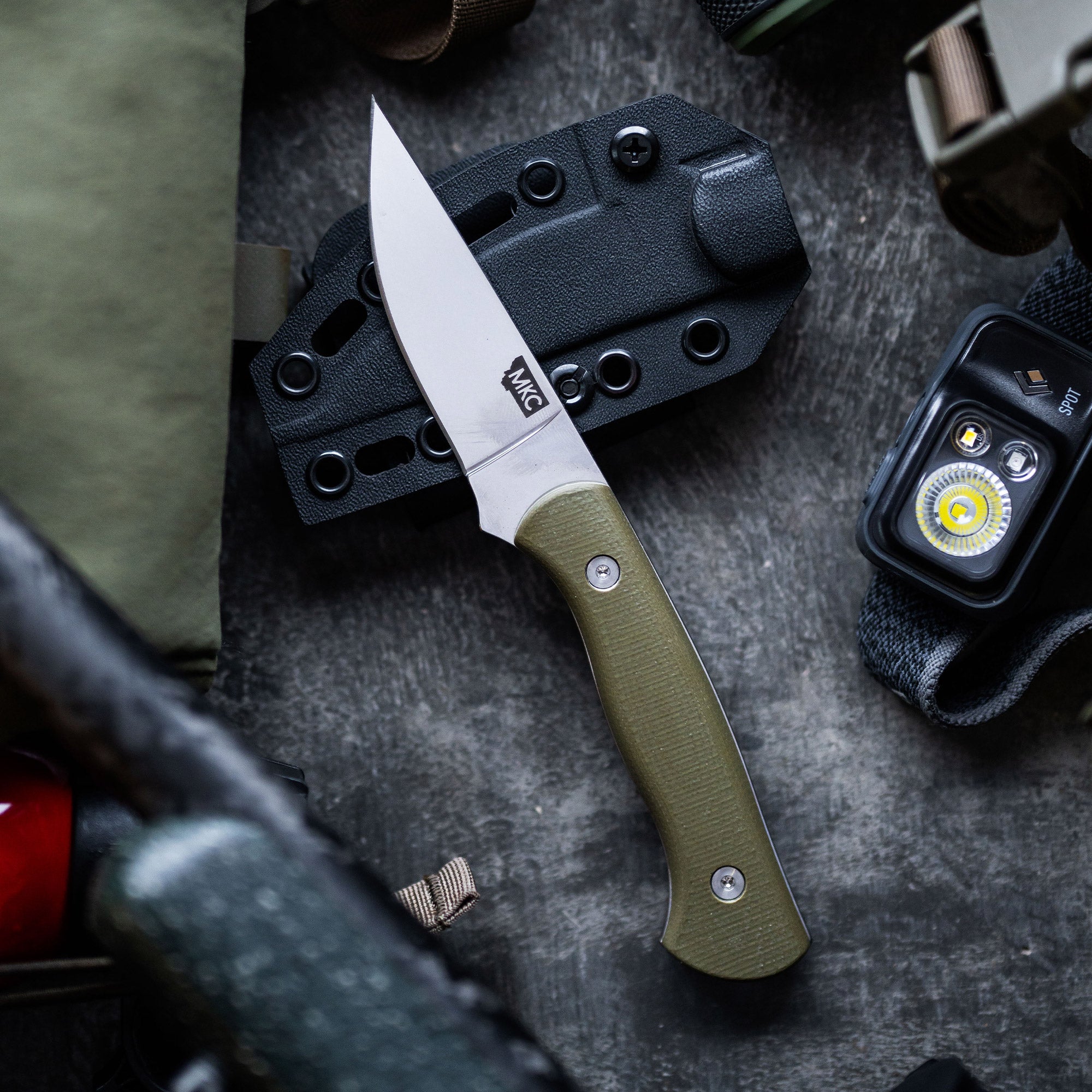 THE MAGNACUT BLACKFOOT 2.0 FIXED BLADE - OLIVE