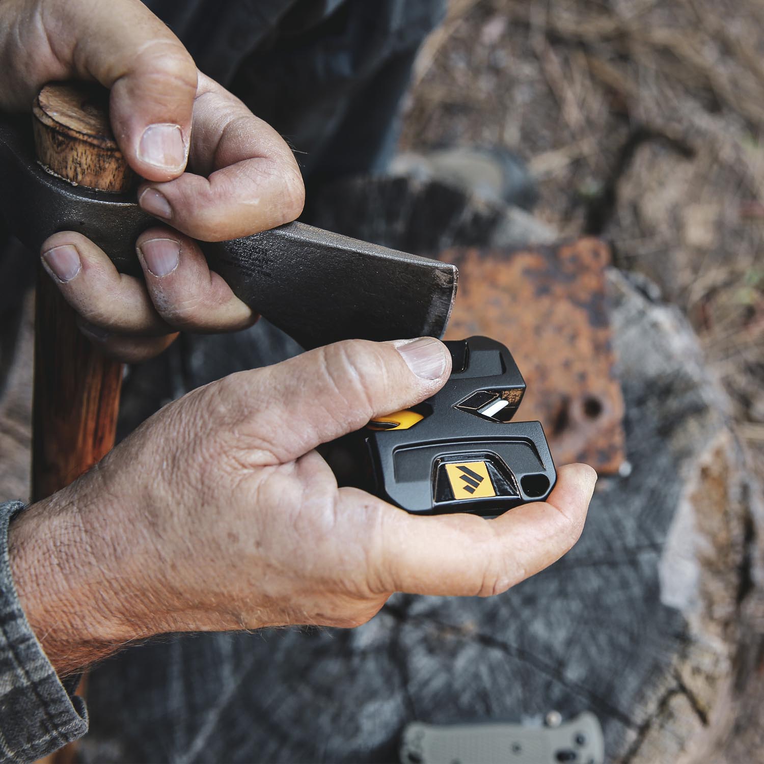 Pivot Knife Sharpener with Pivot-Response and Convex-Carbide